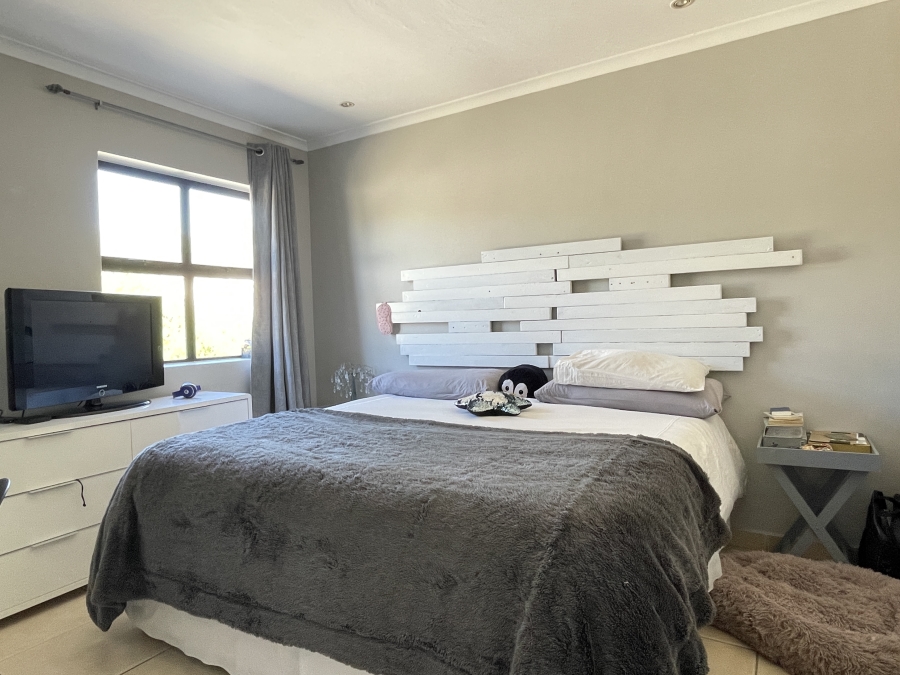 To Let 3 Bedroom Property for Rent in Bloubergstrand Western Cape